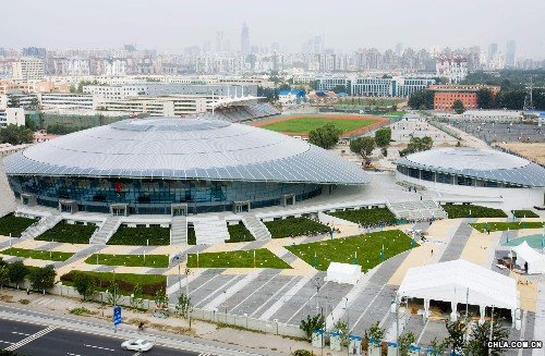 北京工業大學體育館外景。左為比賽館,右為熱身館(2007年9月29日攝)。 北京工業大學體育館是2008年北京奧運會新建場館,是北京奧運會羽毛球、藝術體操的比賽場館。場館建設、結構、空調、照明等所有專業設計和施工均由我國自主完成,體育館93米預應力弦支穹頂結構還創造了世界紀錄――世界上跨度最大的預應力弦支穹頂鋼結構。 新華社發