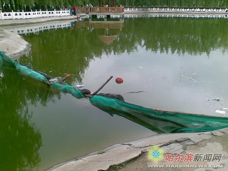 古梨園湖水墨綠垃圾多