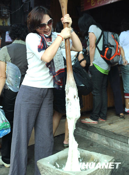  10��4����һλŮʿ���ؑc�������w����﹝���ס������Ρ���