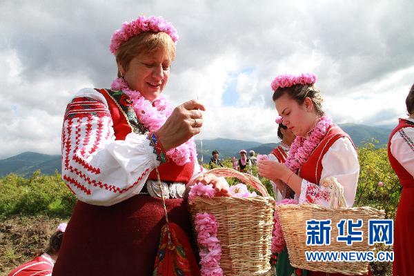 保加利亞：卡贊勒克花農歡慶玫瑰節