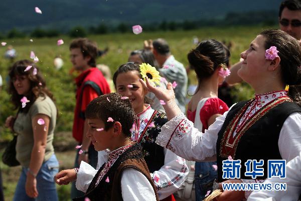 保加利亞：卡贊勒克花農(nóng)歡慶玫瑰節(jié)