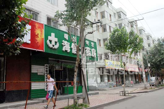 延吉：只因枝葉擋牌匾 兩株楊樹被店主“理發”