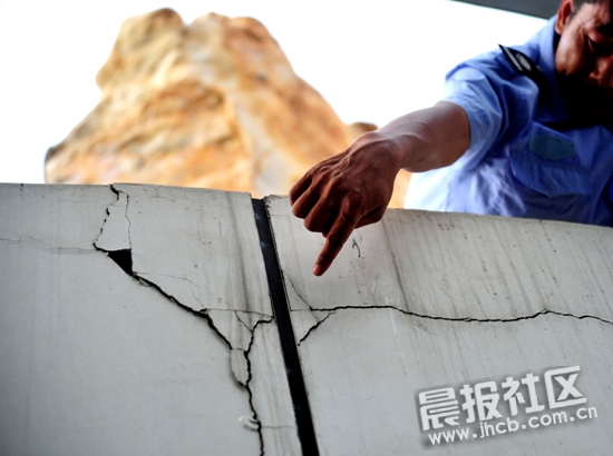 景觀石 太重 墻體 裂縫 中國風景園林網