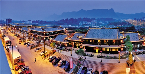 重慶秀山花燈美食街 攝/唐磊