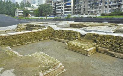 古代河道里的橋墩。