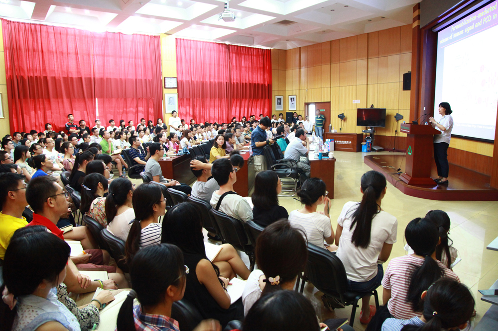 美國科學院院士董欣年教授訪問植物所