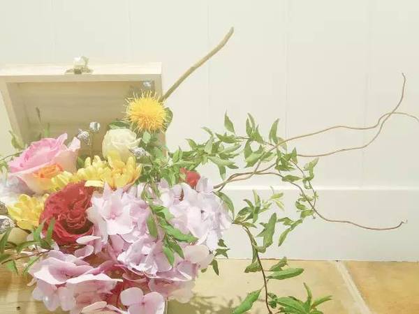 插花的色彩搭配做好了，你就成功了80%