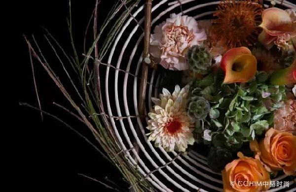 用低成本架構出更具設計感的花藝形態