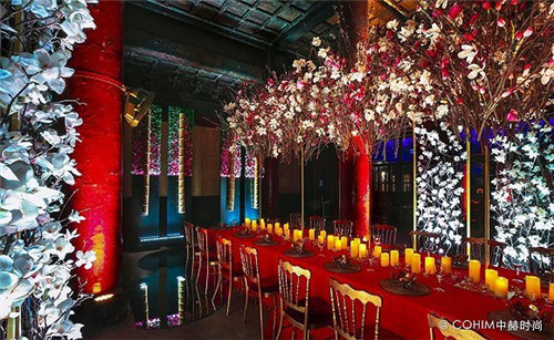 幾種經(jīng)典歐式長(zhǎng)餐桌上的宴會(huì)花藝