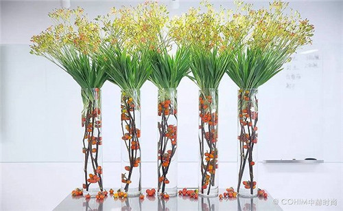 幾種經(jīng)典歐式長(zhǎng)餐桌上的宴會(huì)花藝