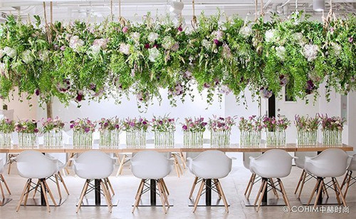 幾種經(jīng)典歐式長(zhǎng)餐桌上的宴會(huì)花藝