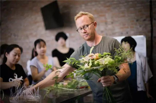 用色彩訴說花藝之美