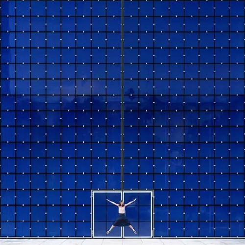 西班牙小情侶把全球景點(diǎn)玩出小情調(diào)