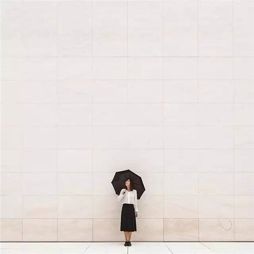 西班牙小情侶把全球景點(diǎn)玩出小情調(diào)