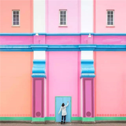 西班牙小情侶把全球景點(diǎn)玩出小情調(diào)