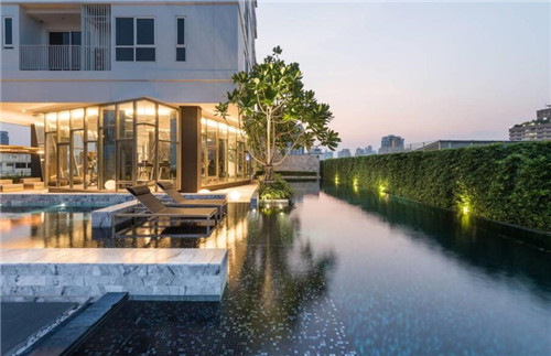 LAB設(shè)計(jì)事務(wù)所作品:HQ Thonglor住宅景觀