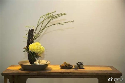 茶道，缺少插花不成雅致
