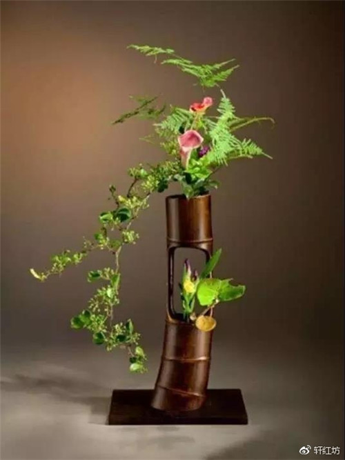 茶道，缺少插花不成雅致