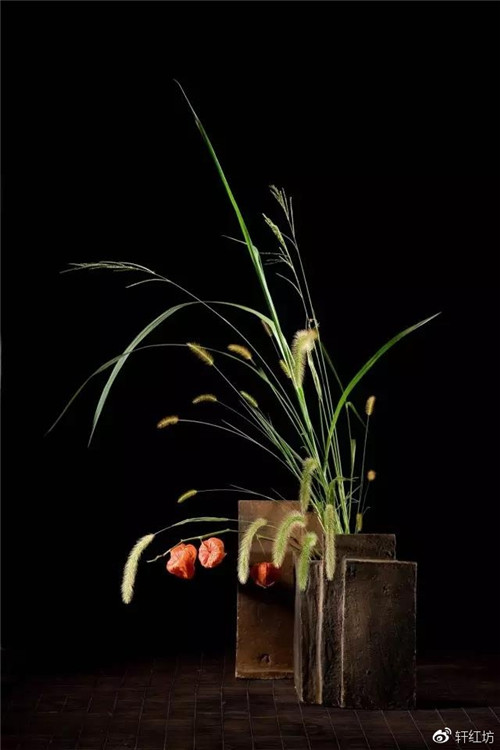 茶道，缺少插花不成雅致