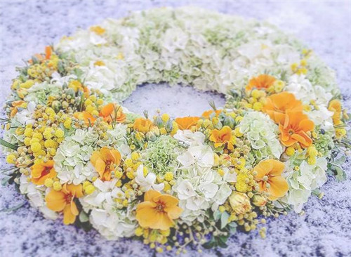 花藝的魅力:花環(huán)設(shè)計(jì)