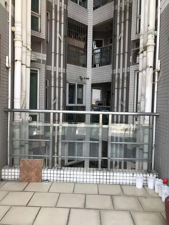 陽臺花園設計:愿你有一個陽臺繁花爬過欄桿