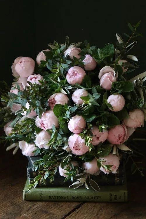 簡(jiǎn)單又好看——八大花藝配色法