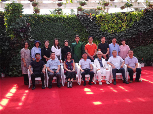 國內外花藝大師同臺獻藝 秦皇島舉辦國際插花藝術展