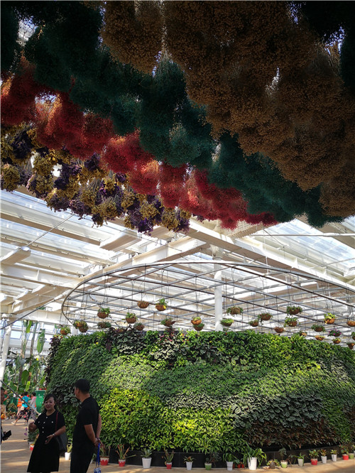 國內外花藝大師同臺獻藝 秦皇島舉辦國際插花藝術展