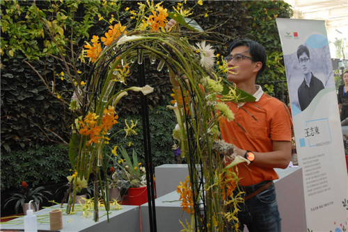 國內外花藝大師同臺獻藝 秦皇島舉辦國際插花藝術展