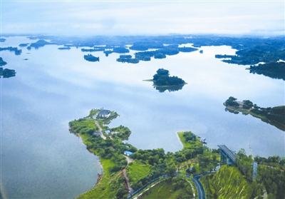 成都的東山以東 是一座什么城？