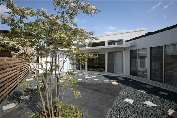 章俊華作品丨有節制的豐盛——千里園