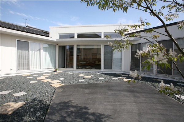 章俊華作品丨有節制的豐盛——千里園