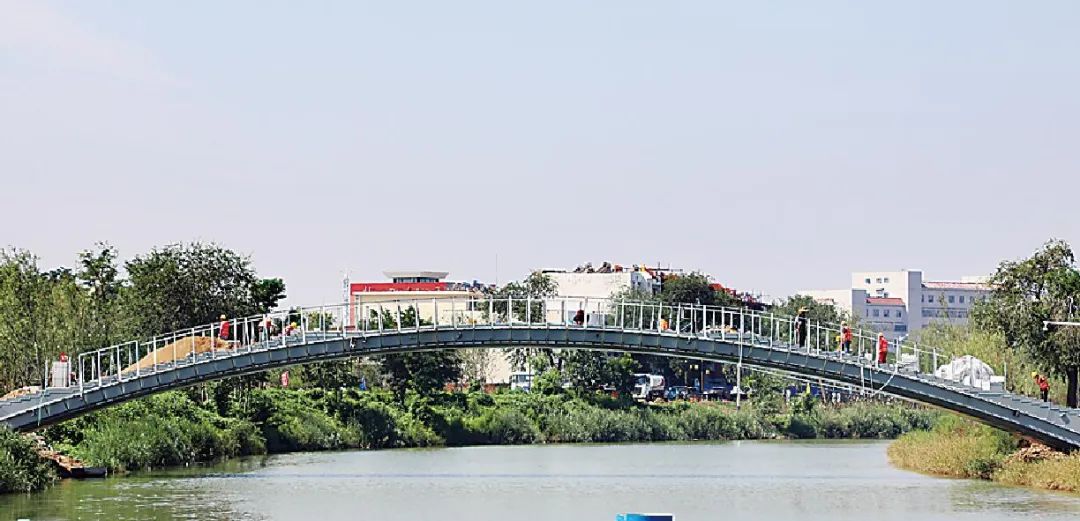 三角洲、步行橋、碼頭駁岸……運河元素綻放園博園