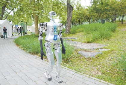 北京:到海淀公園可與機器人散步