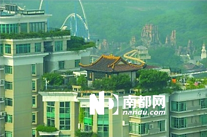 爆料照片顯示，廟狀亭臺上有黃色琉璃瓦，飛檐四展。 網(wǎng)絡(luò)資料圖片