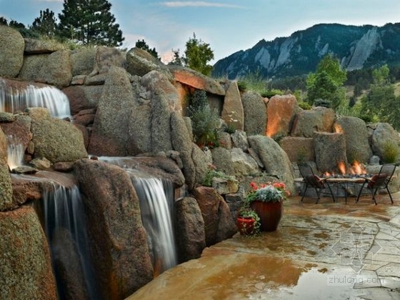 庭院內獨特的瀑布景觀設計