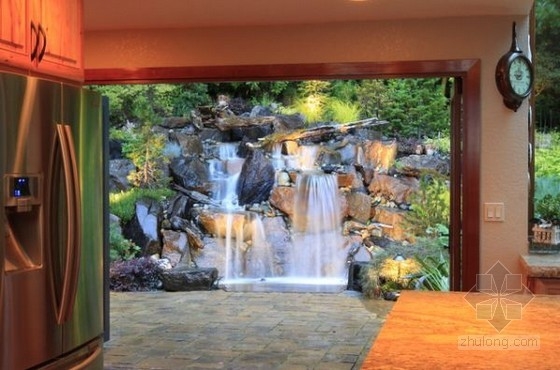 庭院內獨特的瀑布景觀設計