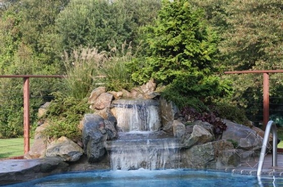 庭院內(nèi)獨(dú)特的瀑布景觀設(shè)計(jì)