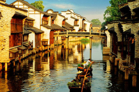 以全局性眼光做強文旅小鎮